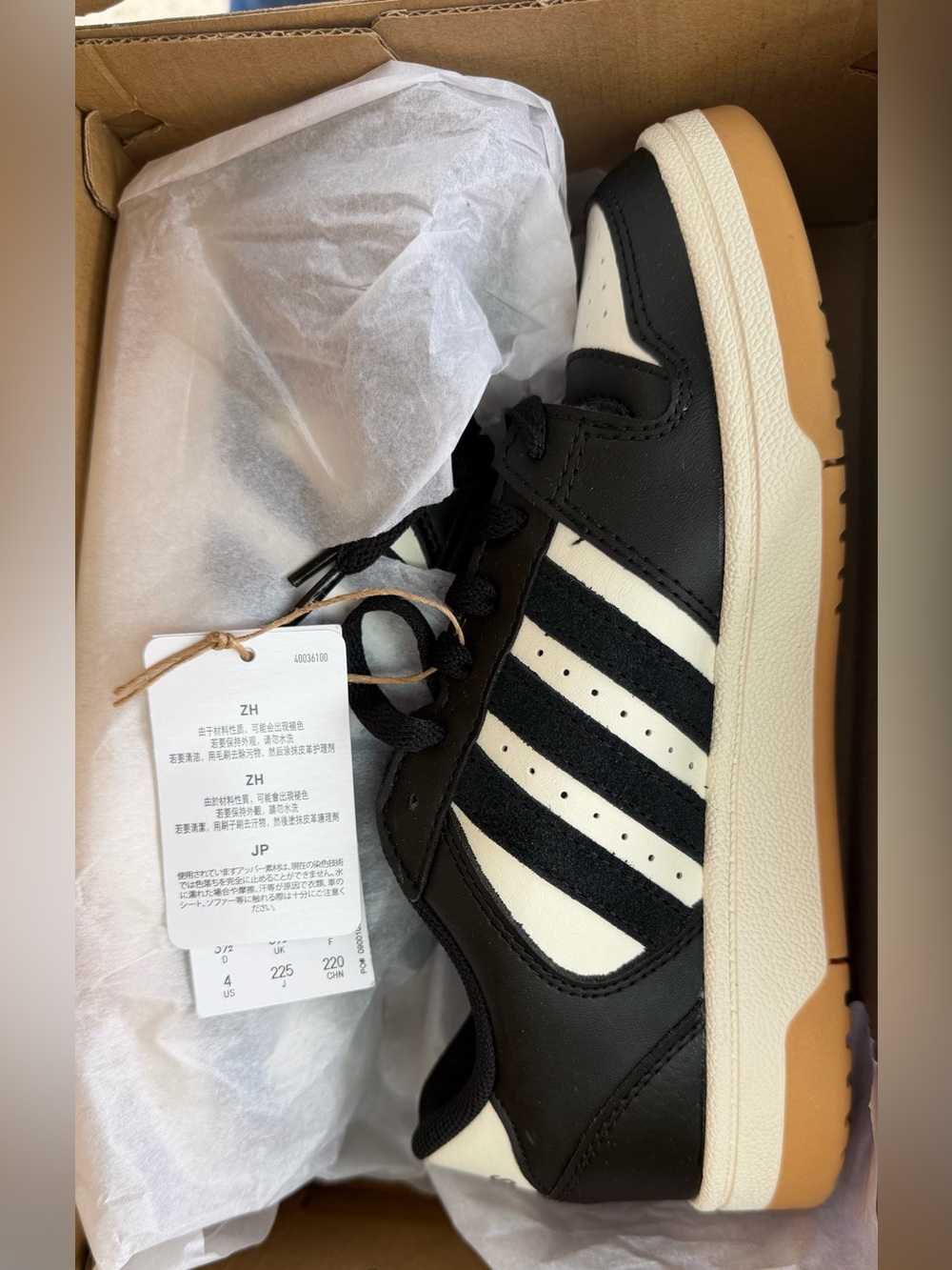 Adidad Breakstart black and white size 4Y